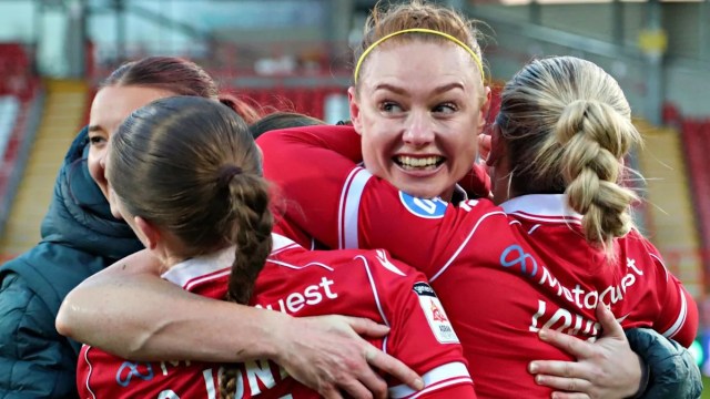 Parkinson elogia el éxito del Adran Premier femenino de Wrexham Parkinson elogia el éxito del Adran Premier femenino de Wrexham