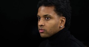 El delantero del Real Madrid revela lo que le dijo al árbitro que provocó la tarjeta roja ante el Benfica – ‘Increíble’ El delantero del Real Madrid revela lo que le dijo al árbitro que provocó la tarjeta roja ante el Benfica – ‘Increíble’