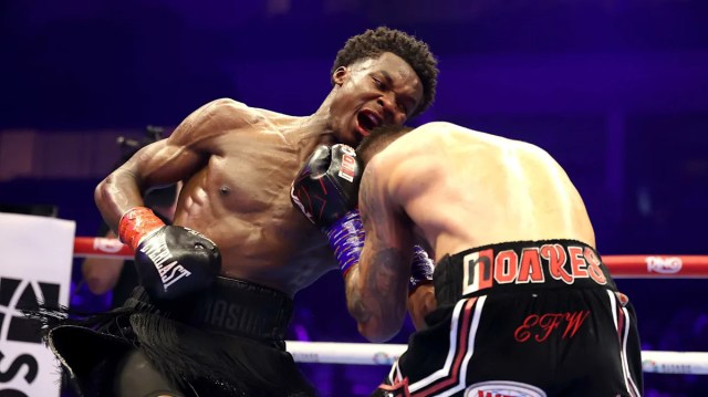 Abdullah Mason supera a Sam Noakes en una pelea sin cuartel y se convierte en el campeón mundial masculino más joven del boxeo Abdullah Mason supera a Sam Noakes en una pelea sin cuartel y se convierte en el campeón mundial masculino más joven del boxeo