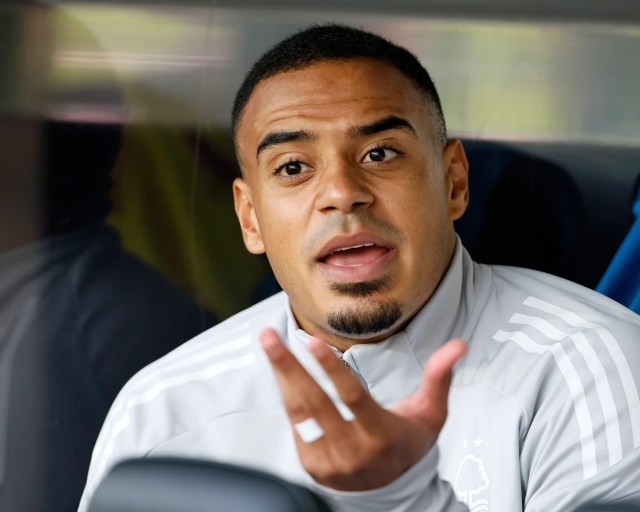 Informe: Chelsea y Liverpool actualmente en la carrera por el defensor de la Premier League de £ 50 millones Informe: Chelsea y Liverpool actualmente en la carrera por el defensor de la Premier League de £ 50 millones