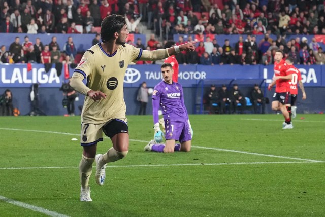 Barcelona a punto de recuperar el título de La Liga tras espectáculo tardío en Pamplona Barcelona a punto de recuperar el título de La Liga tras espectáculo tardío en Pamplona