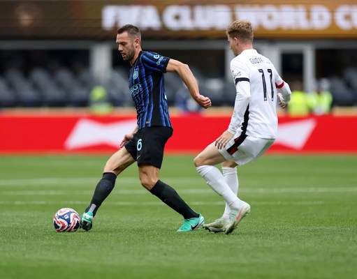 El Inter de Milán identifica al defensor holandés para su salida mientras el contrato se agota y la estrella lucha por los minutos El Inter de Milán identifica al defensor holandés para su salida mientras el contrato se agota y la estrella lucha por los minutos