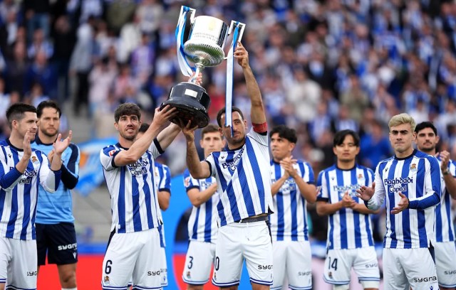 El capitán de la Real Sociedad obstaculiza los esfuerzos del Barcelona por fichar a tres jugadores El capitán de la Real Sociedad obstaculiza los esfuerzos del Barcelona por fichar a tres jugadores