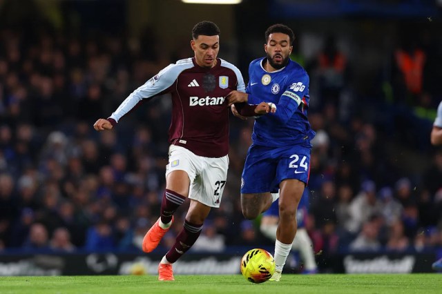 Aston Villa sorprende al Chelsea 2-1 y fortalece la lucha por el título de la Premier League Aston Villa sorprende al Chelsea 2-1 y fortalece la lucha por el título de la Premier League