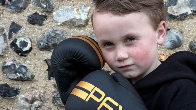 Un niño de 6 años se dedica al boxeo para combatir la fibrosis quística Un niño de 6 años se dedica al boxeo para combatir la fibrosis quística