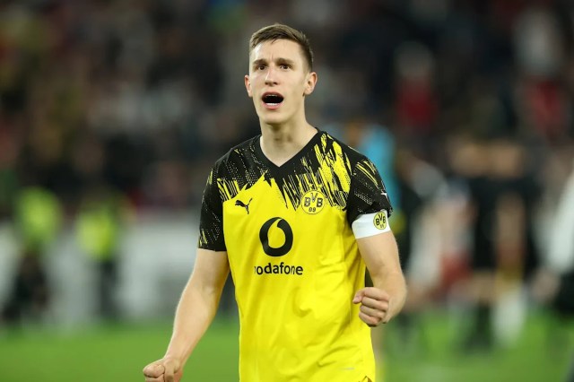 Oficial | Nico Schlotterbeck renueva su contrato con el Borussia Dortmund, el acuerdo incluye un salario anual de 10 millones de euros y una cláusula de salida de 60 millones de euros Oficial | Nico Schlotterbeck renueva su contrato con el Borussia Dortmund, el acuerdo incluye un salario anual de 10 millones de euros y una cláusula de salida de 60 millones de euros