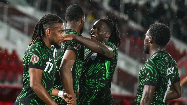 Nigeria se reserva un puesto en los octavos de final de la AFCON con una estrecha victoria por 3-2 contra Túnez Nigeria se reserva un puesto en los octavos de final de la AFCON con una estrecha victoria por 3-2 contra Túnez