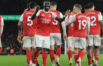 El Arsenal sobrevive al último susto y el gol en propia meta de los Wolves sella la victoria crucial de los Emiratos El Arsenal sobrevive al último susto y el gol en propia meta de los Wolves sella la victoria crucial de los Emiratos