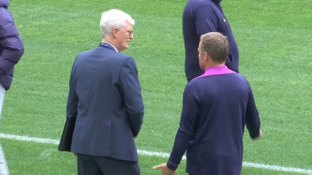 Las quejas del Barcelona sobre el césped del Atlético de Madrid no han pasado de Hansi Flick Las quejas del Barcelona sobre el césped del Atlético de Madrid no han pasado de Hansi Flick