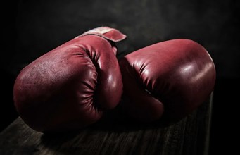 Isis Sio, de 19 años, sale del coma inducido médicamente después de una brutal derrota por KO en el boxeo Isis Sio, de 19 años, sale del coma inducido médicamente después de una brutal derrota por KO en el boxeo