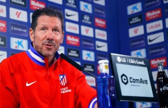 Diego Simeone dice que el Atlético de Madrid podría contar con tres jugadores clave contra el Arsenal Diego Simeone dice que el Atlético de Madrid podría contar con tres jugadores clave contra el Arsenal