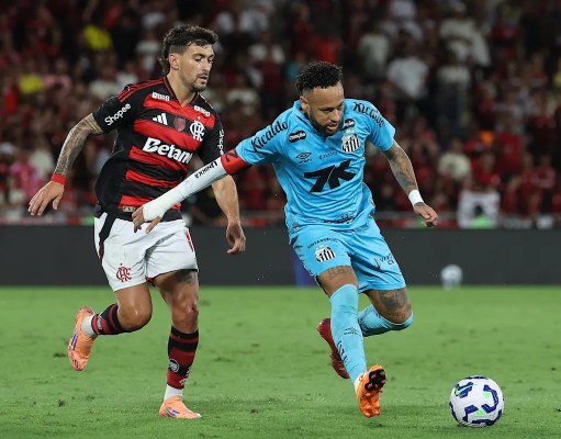 Neymar es el jugador con más faltas en la BR desde su regreso a Brasil Neymar es el jugador con más faltas en la BR desde su regreso a Brasil