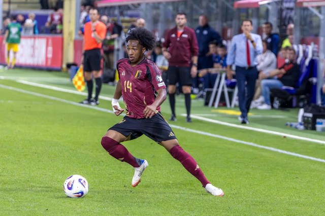 Fuentes: El Barcelona prepara una transferencia de 60 millones de euros por el explosivo extremo belga Fuentes: El Barcelona prepara una transferencia de 60 millones de euros por el explosivo extremo belga