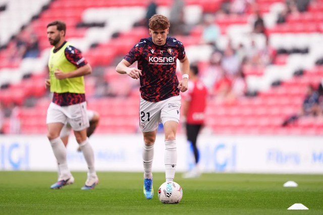 El director del Barcelona se reúne con el agente del extremo de La Liga; Acuerdo complicado por la implicación del Real Madrid El director del Barcelona se reúne con el agente del extremo de La Liga; Acuerdo complicado por la implicación del Real Madrid