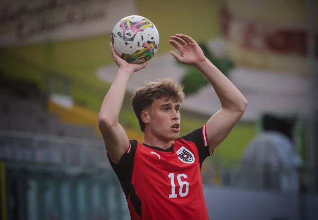 El Brentford está cerca de completar el fichaje del defensa por 20 millones de euros El Brentford está cerca de completar el fichaje del defensa por 20 millones de euros