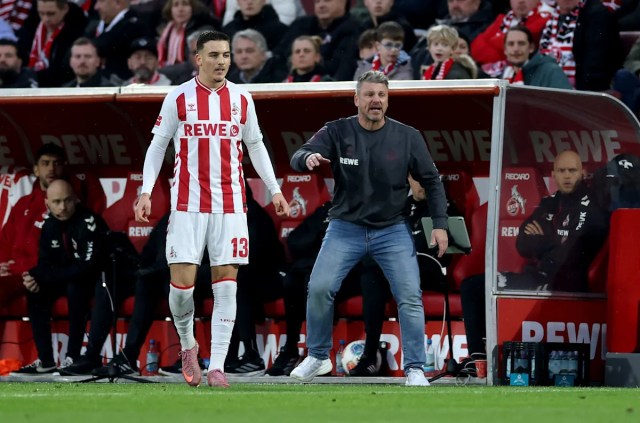 El entrenador del Colonia pierde la paciencia con la cobertura mediática de Said El Mala: “¡Le estás quitando la alegría al fútbol!” El entrenador del Colonia pierde la paciencia con la cobertura mediática de Said El Mala: “¡Le estás quitando la alegría al fútbol!”