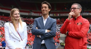 Sunderland advirtió sobre la controversia de Nigel Farrage: ¿Su notable temporada merece algo mejor que este teatro político? Sunderland advirtió sobre la controversia de Nigel Farrage: ¿Su notable temporada merece algo mejor que este teatro político?