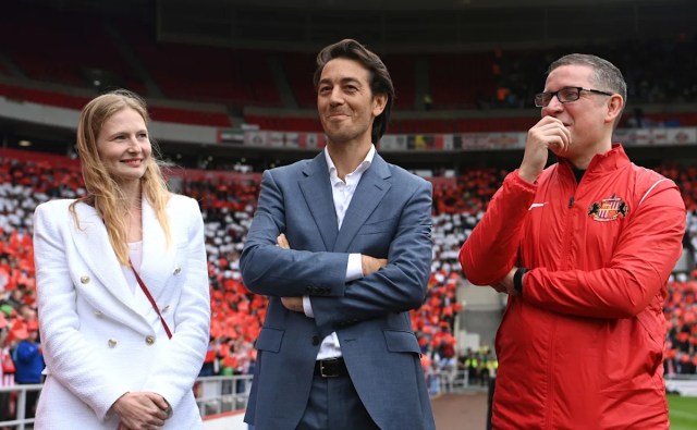 Sunderland advirtió sobre la controversia de Nigel Farrage: ¿Su notable temporada merece algo mejor que este teatro político? Sunderland advirtió sobre la controversia de Nigel Farrage: ¿Su notable temporada merece algo mejor que este teatro político?