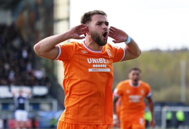 Los Rangers respaldados para aceptar una gran oferta por el mediocampista de 25 años: ¿Deberían cobrarlo? Los Rangers respaldados para aceptar una gran oferta por el mediocampista de 25 años: ¿Deberían cobrarlo?