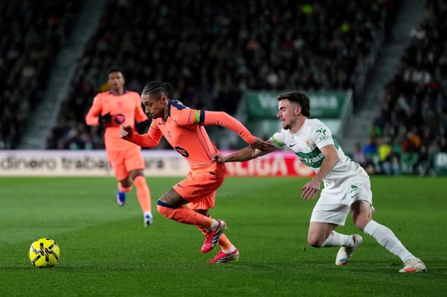 El Barcelona sufre una doble preocupación por las lesiones durante la victoria del Elche El Barcelona sufre una doble preocupación por las lesiones durante la victoria del Elche