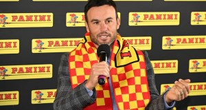 El álbum de cromos del Mundial de Panini ofrece a los aficionados al fútbol, incluido Landon Donovan, un premio para coleccionar El álbum de cromos del Mundial de Panini ofrece a los aficionados al fútbol, incluido Landon Donovan, un premio para coleccionar