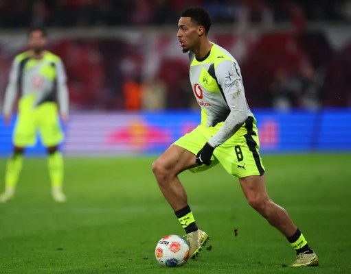 El Chelsea rivalizará con el Manchester United por este mediocampista del Borussia Dortmund: ¿buena opción para Rosenior? El Chelsea rivalizará con el Manchester United por este mediocampista del Borussia Dortmund: ¿buena opción para Rosenior?