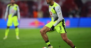 El Chelsea rivalizará con el Manchester United por este mediocampista del Borussia Dortmund: ¿buena opción para Rosenior? El Chelsea rivalizará con el Manchester United por este mediocampista del Borussia Dortmund: ¿buena opción para Rosenior?