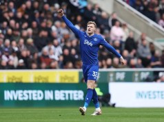 El Manchester United ha mantenido conversaciones para fichar a este defensa del Everton: ¿un ajuste decente para Carrick? El Manchester United ha mantenido conversaciones para fichar a este defensa del Everton: ¿un ajuste decente para Carrick?