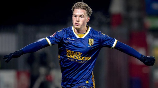 El lateral derecho Altena se incorporará al Hearts el 1 de enero El lateral derecho Altena se incorporará al Hearts el 1 de enero