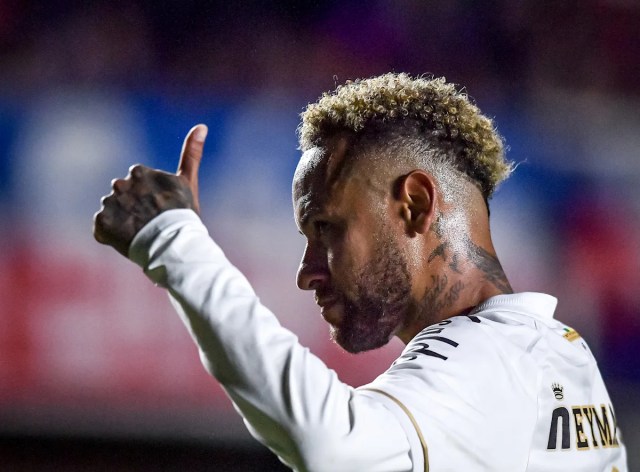 La plantilla respalda a Neymar en el choque con Robinho Jr, dice periodista La plantilla respalda a Neymar en el choque con Robinho Jr, dice periodista