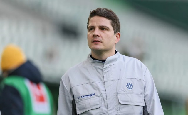 El director deportivo del Wolfsburgo, Pirmin Schwegler, elude las preguntas sobre el traslado al banquillo El director deportivo del Wolfsburgo, Pirmin Schwegler, elude las preguntas sobre el traslado al banquillo