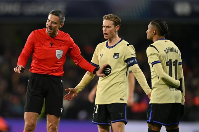 Hansi Flick señala un cambio importante cuando el capitán del Barcelona pierde su condición de intocable Hansi Flick señala un cambio importante cuando el capitán del Barcelona pierde su condición de intocable