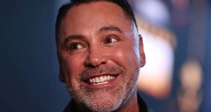 Oscar De La Hoya espera que el discurso en el Senado ayude a descarrilar la controvertida Ley de Revitalización del Boxeo Estadounidense de Muhammad Ali, respaldada por TKO Oscar De La Hoya espera que el discurso en el Senado ayude a descarrilar la controvertida Ley de Revitalización del Boxeo Estadounidense de Muhammad Ali, respaldada por TKO