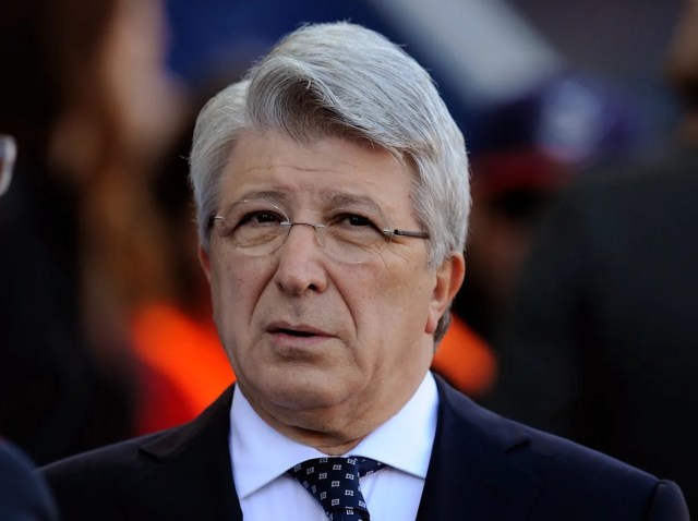 El presidente del Atlético de Madrid envía un mensaje claro al Barcelona sobre el futuro del principal objetivo de ataque: “Es doloroso para mí” El presidente del Atlético de Madrid envía un mensaje claro al Barcelona sobre el futuro del principal objetivo de ataque: “Es doloroso para mí”