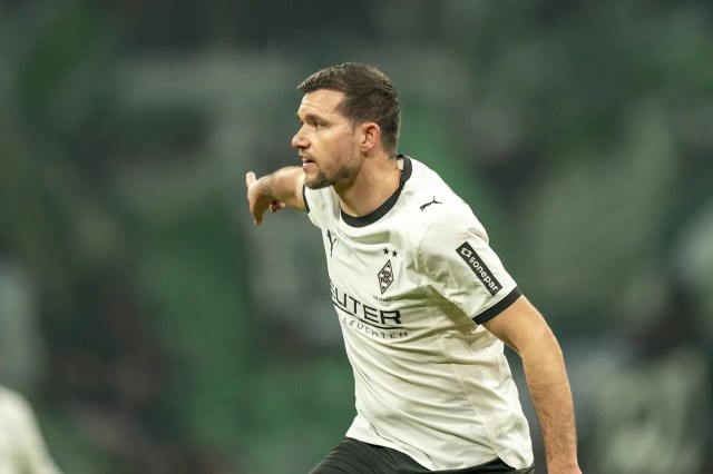 Kevin Stöger, del Borussia Mönchengladbach, se desahoga tras marcar un gol de ensueño en medio de una pésima temporada en la Bundesliga Kevin Stöger, del Borussia Mönchengladbach, se desahoga tras marcar un gol de ensueño en medio de una pésima temporada en la Bundesliga