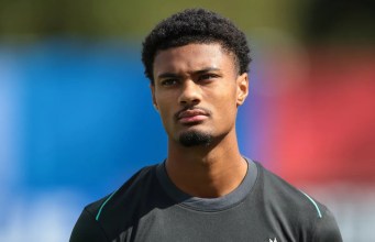 Informe: El centrocampista de la Academia del Liverpool marca su primer gol internacional Informe: El centrocampista de la Academia del Liverpool marca su primer gol internacional