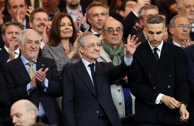Florentino Pérez envía un potente mensaje a la afición antes de la final de la Supercopa: “Nunca nos rendimos” Florentino Pérez envía un potente mensaje a la afición antes de la final de la Supercopa: “Nunca nos rendimos”