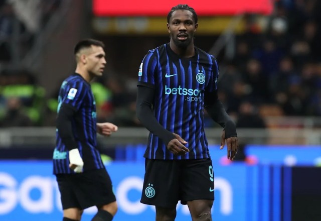 Inter de Milán 3-0 Cagliari – El delantero francés ‘lleva la estrella de Italia sobre sus hombros’ después de que un doblete rápido hundiera a los sardos Inter de Milán 3-0 Cagliari – El delantero francés ‘lleva la estrella de Italia sobre sus hombros’ después de que un doblete rápido hundiera a los sardos