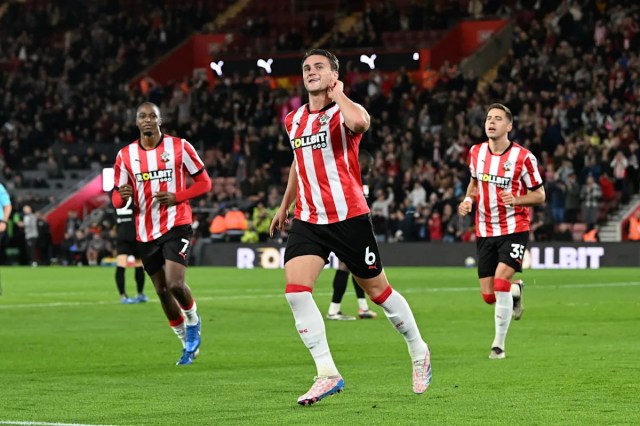 Informe: West Ham United presiona por un acuerdo tardío para fichar a la estrella de Southampton Informe: West Ham United presiona por un acuerdo tardío para fichar a la estrella de Southampton