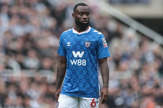 Informe: Liverpool lidera la carrera para fichar al defensor de la Premier League por £ 20 millones Informe: Liverpool lidera la carrera para fichar al defensor de la Premier League por £ 20 millones