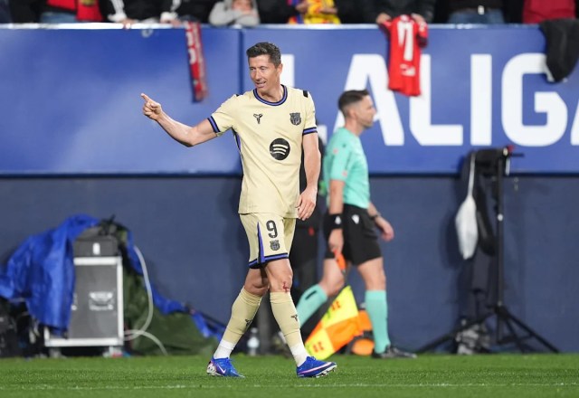 Lewandowski y Ferran reaccionan tras el Osasuna 1-2 Barcelona: “Queremos ser campeones lo antes posible” Lewandowski y Ferran reaccionan tras el Osasuna 1-2 Barcelona: “Queremos ser campeones lo antes posible”