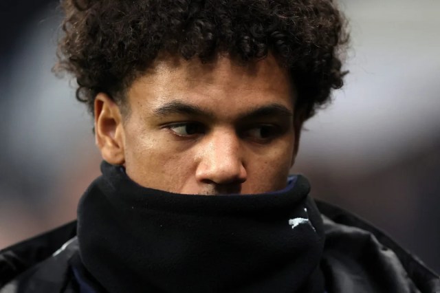 El Borussia Dortmund se acerca al fichaje del extremo del Manchester City Oscar Bobb, pero el movimiento depende de que se complete el traspaso de 65 millones de euros de Antoine Semenyo al City. El Borussia Dortmund se acerca al fichaje del extremo del Manchester City Oscar Bobb, pero el movimiento depende de que se complete el traspaso de 65 millones de euros de Antoine Semenyo al City.