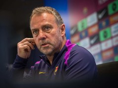 El técnico del Barcelona, Hansi Flick, da luz verde al fichaje defensivo este verano El técnico del Barcelona, Hansi Flick, da luz verde al fichaje defensivo este verano