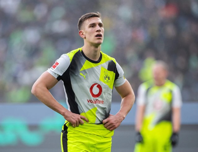 Nico Schlotterbeck, del Borussia Dortmund, defiende una controvertida declaración sobre las negociaciones de renovación: “¡No puedo complacer a todos!” Nico Schlotterbeck, del Borussia Dortmund, defiende una controvertida declaración sobre las negociaciones de renovación: “¡No puedo complacer a todos!”