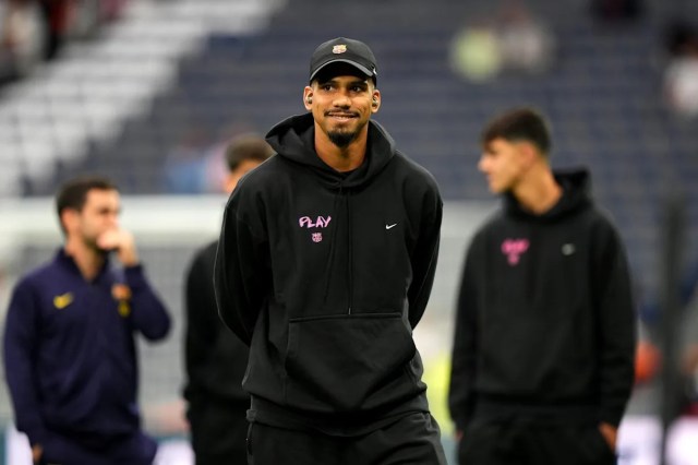 Araujo habla sobre la batalla por la salud mental y el emotivo regreso al Barcelona: “He estado sufriendo de ansiedad durante un año y medio” Araujo habla sobre la batalla por la salud mental y el emotivo regreso al Barcelona: “He estado sufriendo de ansiedad durante un año y medio”