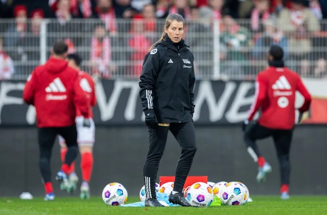 Oficial | El Union Berlin vuelve a recurrir a los servicios de la innovadora entrenadora Marie-Louise Eta (34) Oficial | El Union Berlin vuelve a recurrir a los servicios de la innovadora entrenadora Marie-Louise Eta (34)