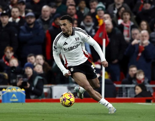 Informe: el Liverpool se ha sumado a la carrera por fichar al defensa de la Premier League Informe: el Liverpool se ha sumado a la carrera por fichar al defensa de la Premier League