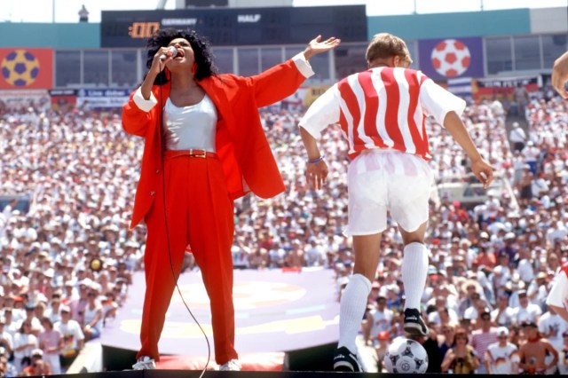 A 74 días del Mundial: Cuando Diana Ross falló un penal en el Soldier Field A 74 días del Mundial: Cuando Diana Ross falló un penal en el Soldier Field