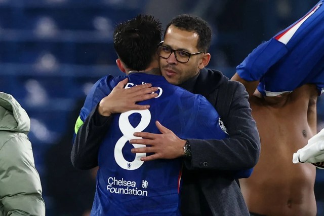 Liam Rosenior rompe el silencio sobre la posible salida del Chelsea de Enzo Fernández Liam Rosenior rompe el silencio sobre la posible salida del Chelsea de Enzo Fernández