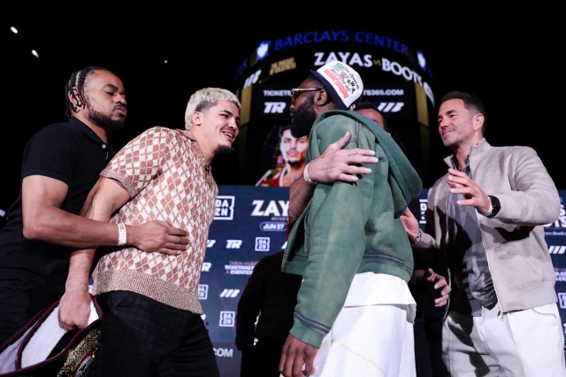 ‘Él va a pagar por eso’: Xander Zayas y Jaron Ennis inician su enfrentamiento de junio con fuegos artificiales ‘Él va a pagar por eso’: Xander Zayas y Jaron Ennis inician su enfrentamiento de junio con fuegos artificiales